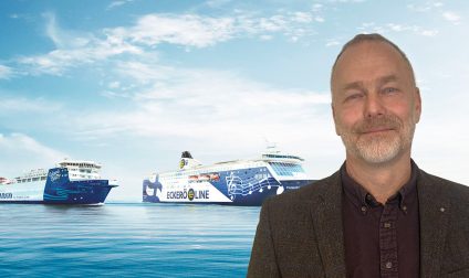 Kenneth Påvall, ServiceManager – IT-infrastructure, and ships in the background.